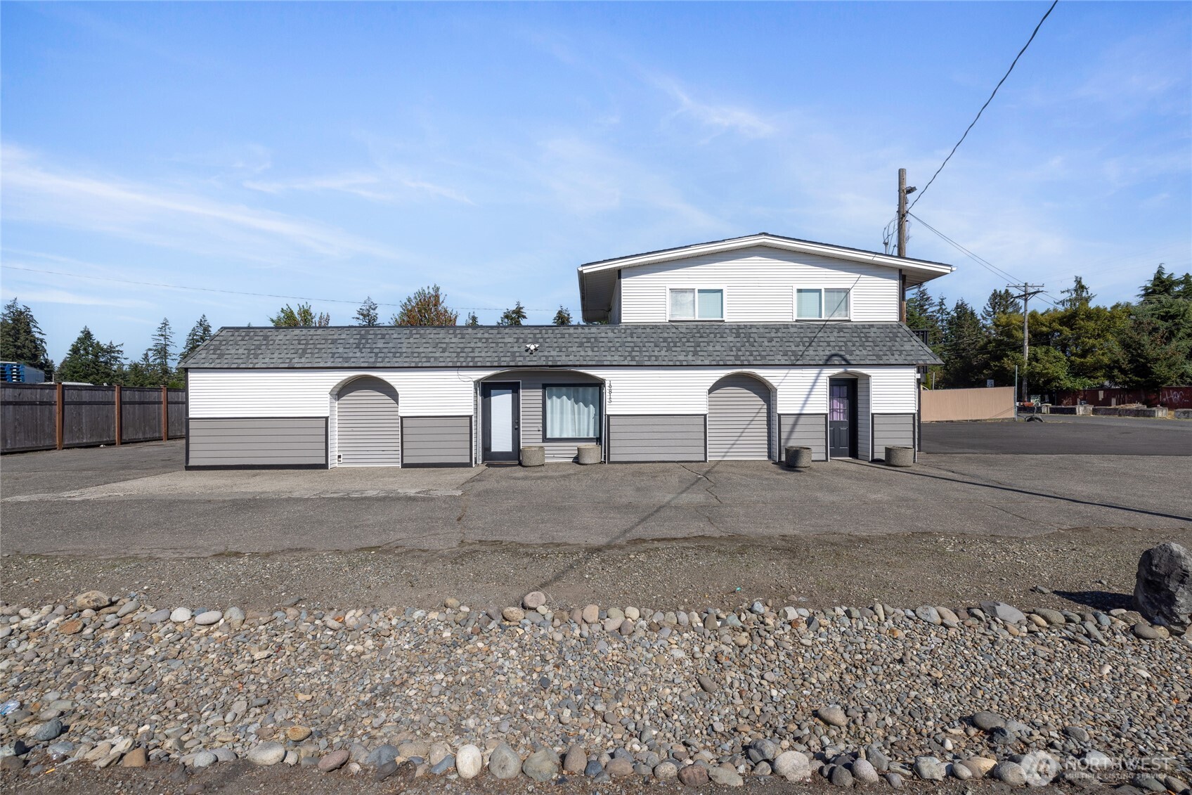 19815 Mountain Highway Property Photo 3