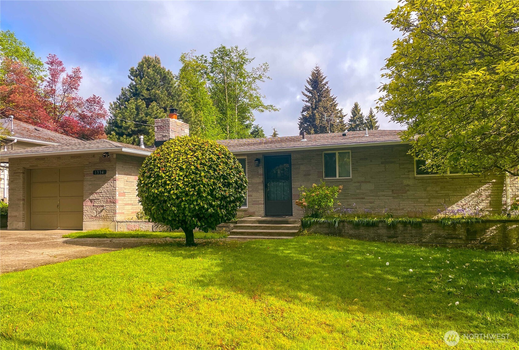 1334 N 180th Street Property Photo 1