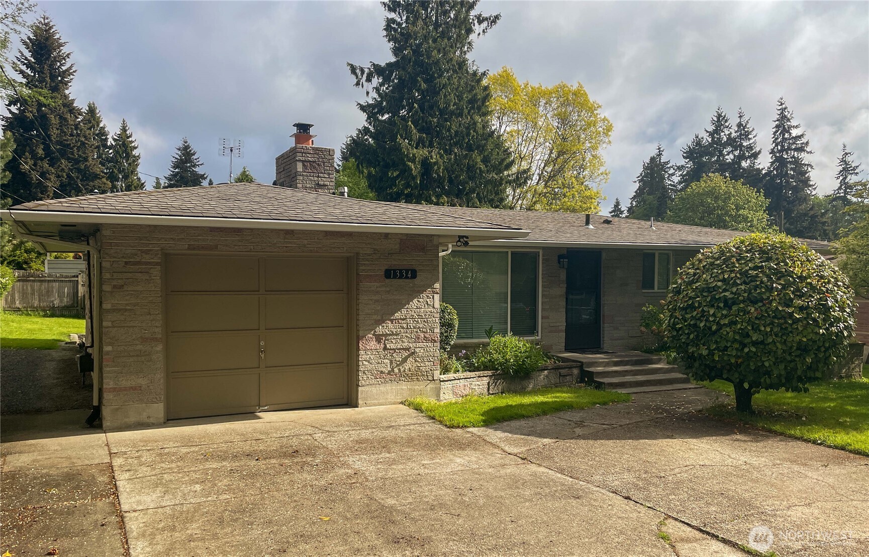 1334 N 180th Street Property Photo 2
