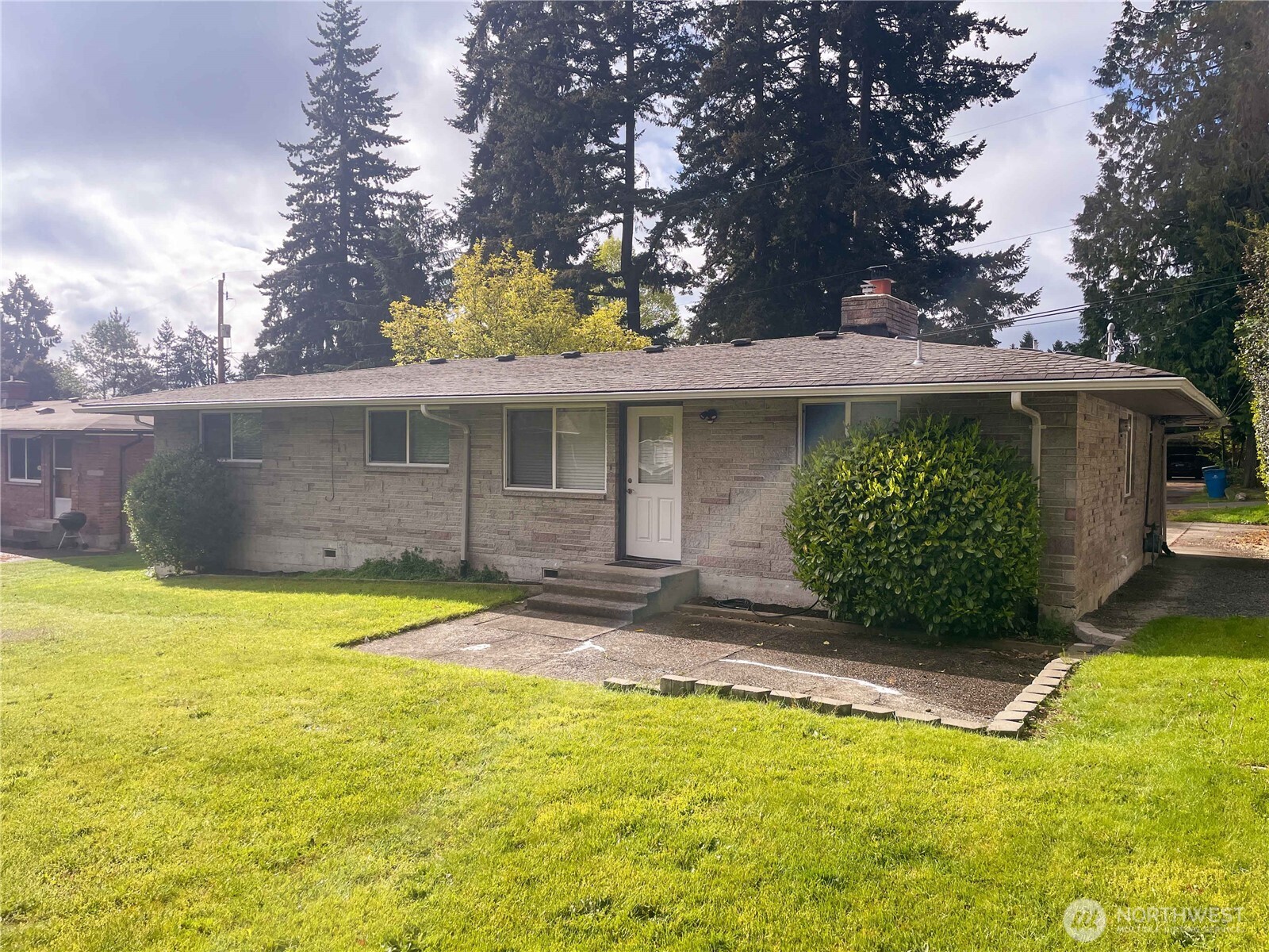1334 N 180th Street Property Photo 3