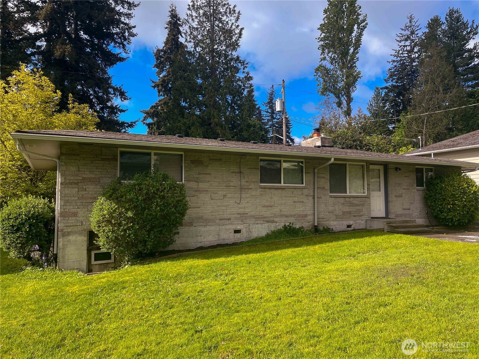 1334 N 180th Street Property Photo 4