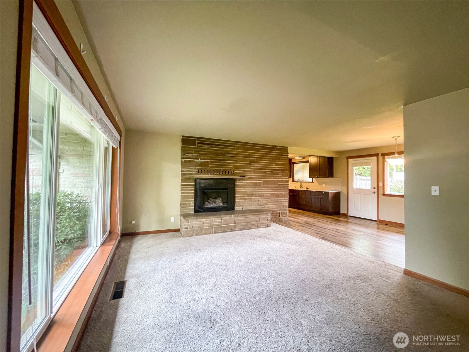 1334 N 180th Street Property Photo 6