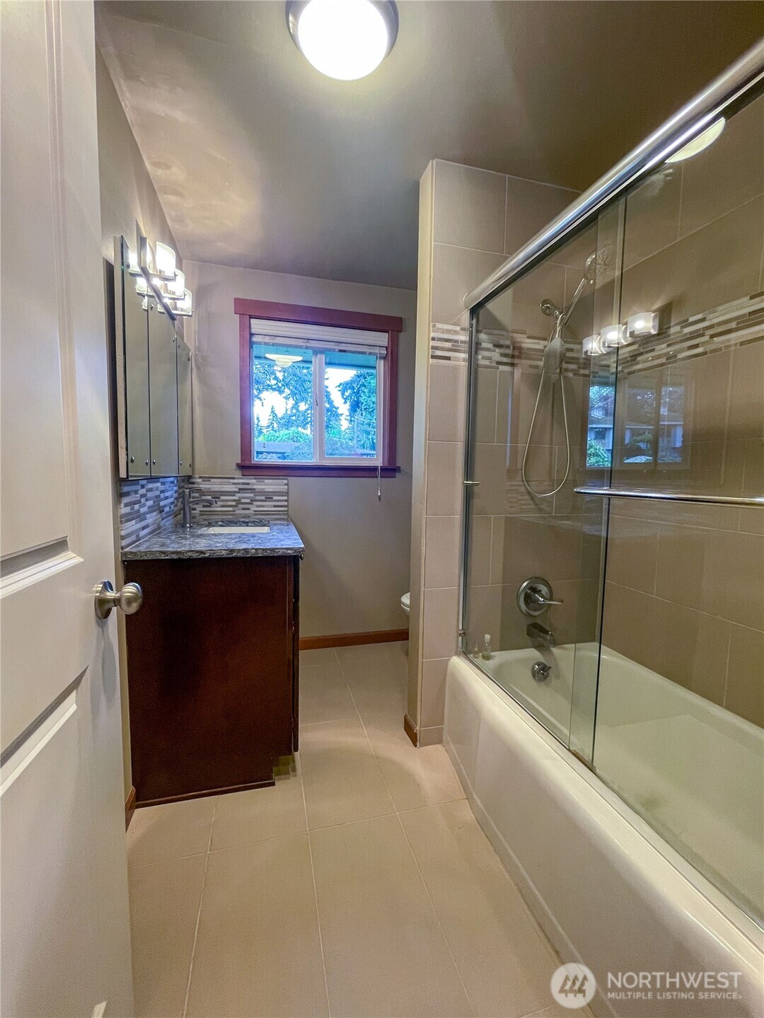 1334 N 180th Street Property Photo 15
