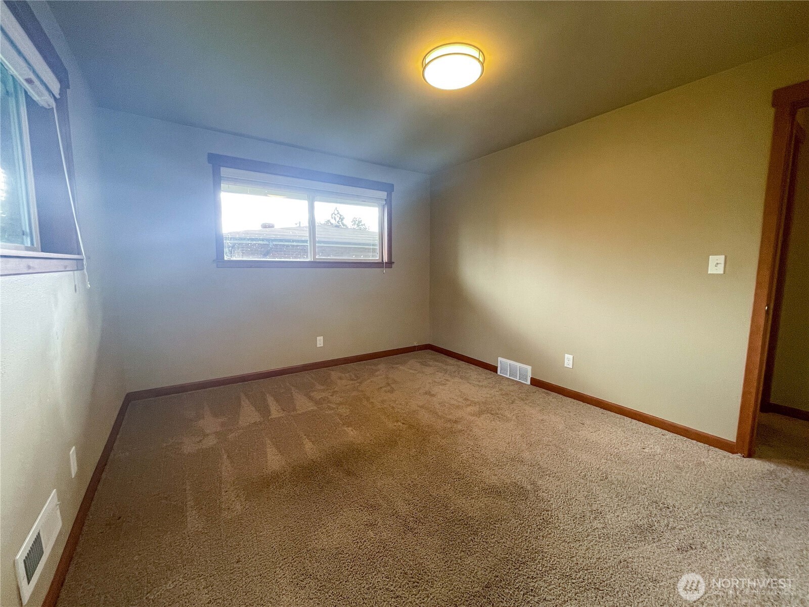 1334 N 180th Street Property Photo 18