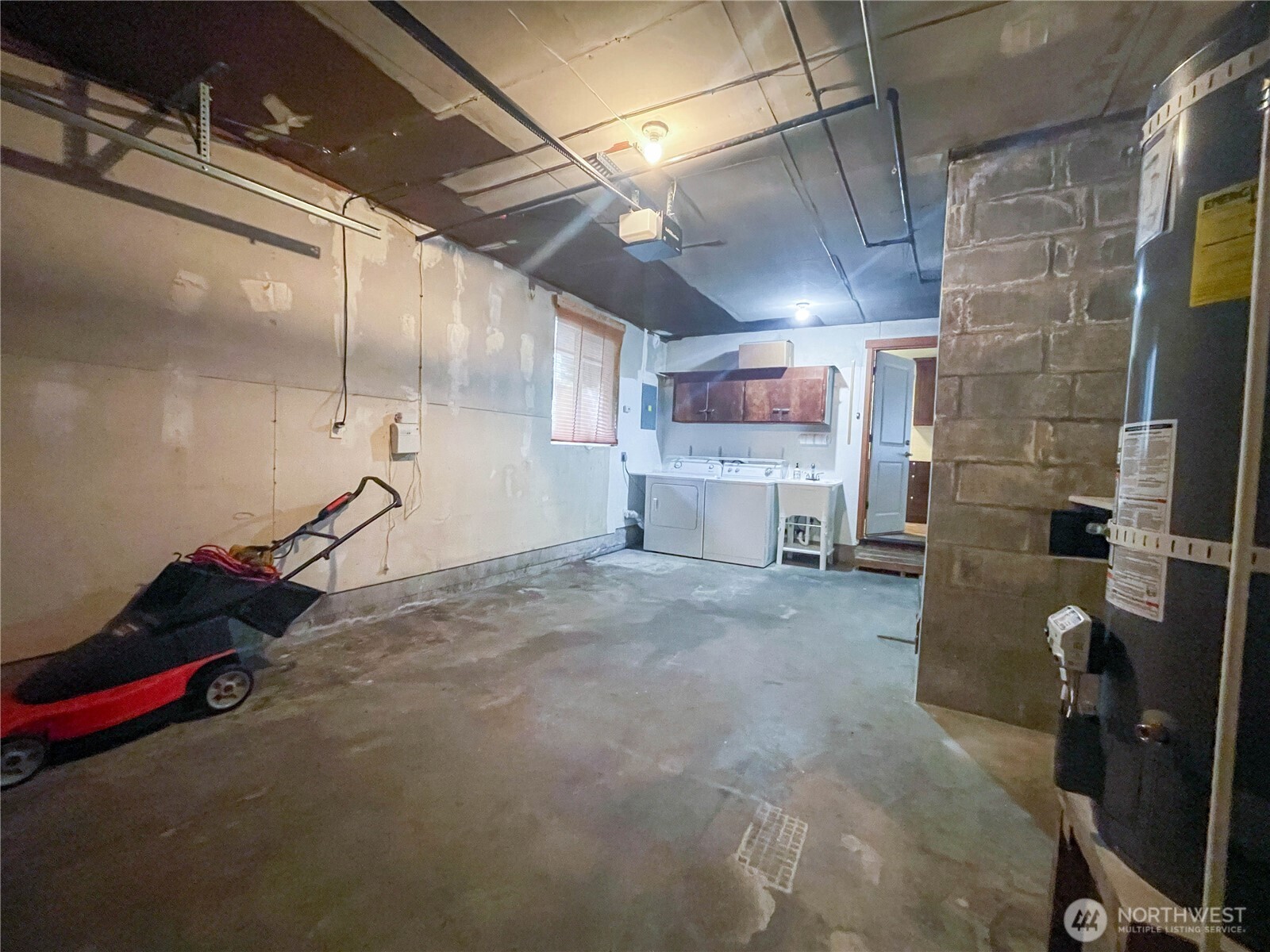 1334 N 180th Street Property Photo 24