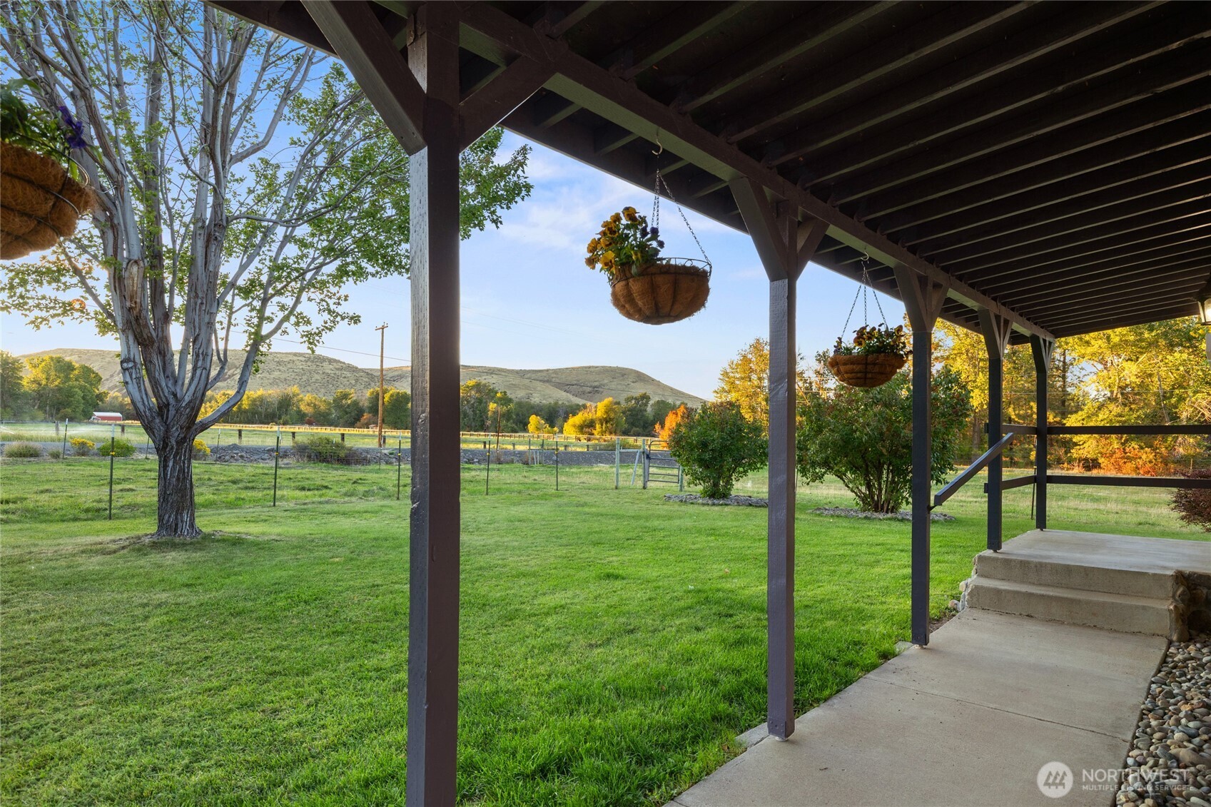 7600 Manastash Road Property Photo 3