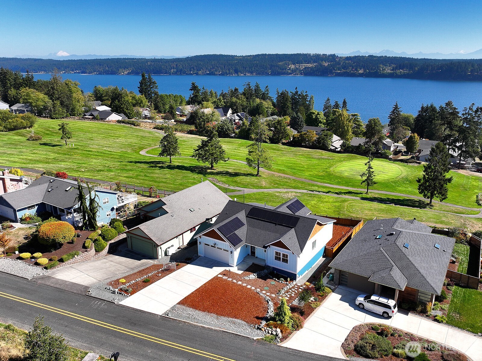 4929 Harbor Hills Drive Property Photo 4