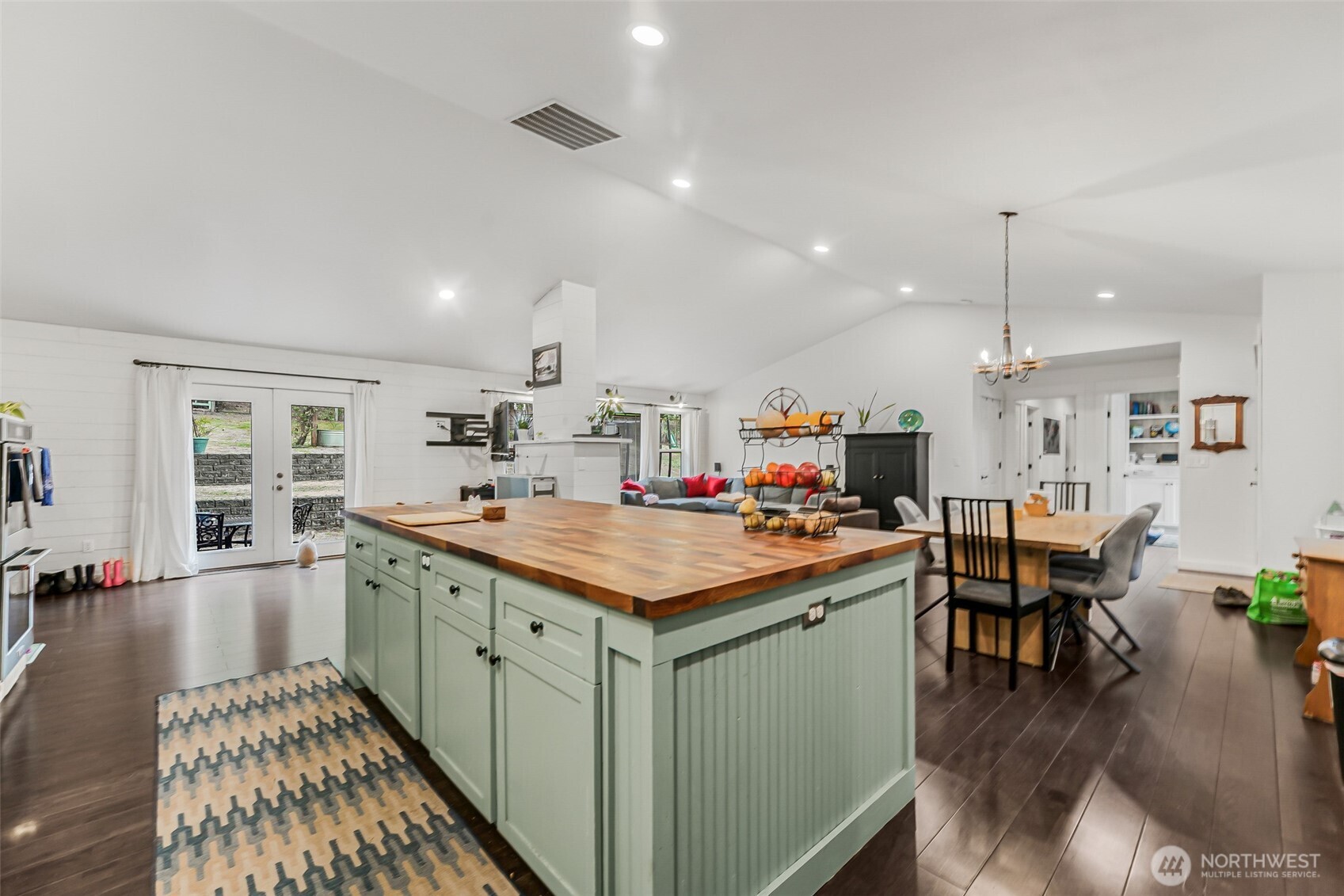 2077 Wagner Road Property Photo 4