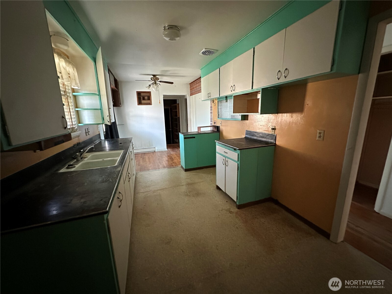 514 S Schneirla Street Property Photo 8