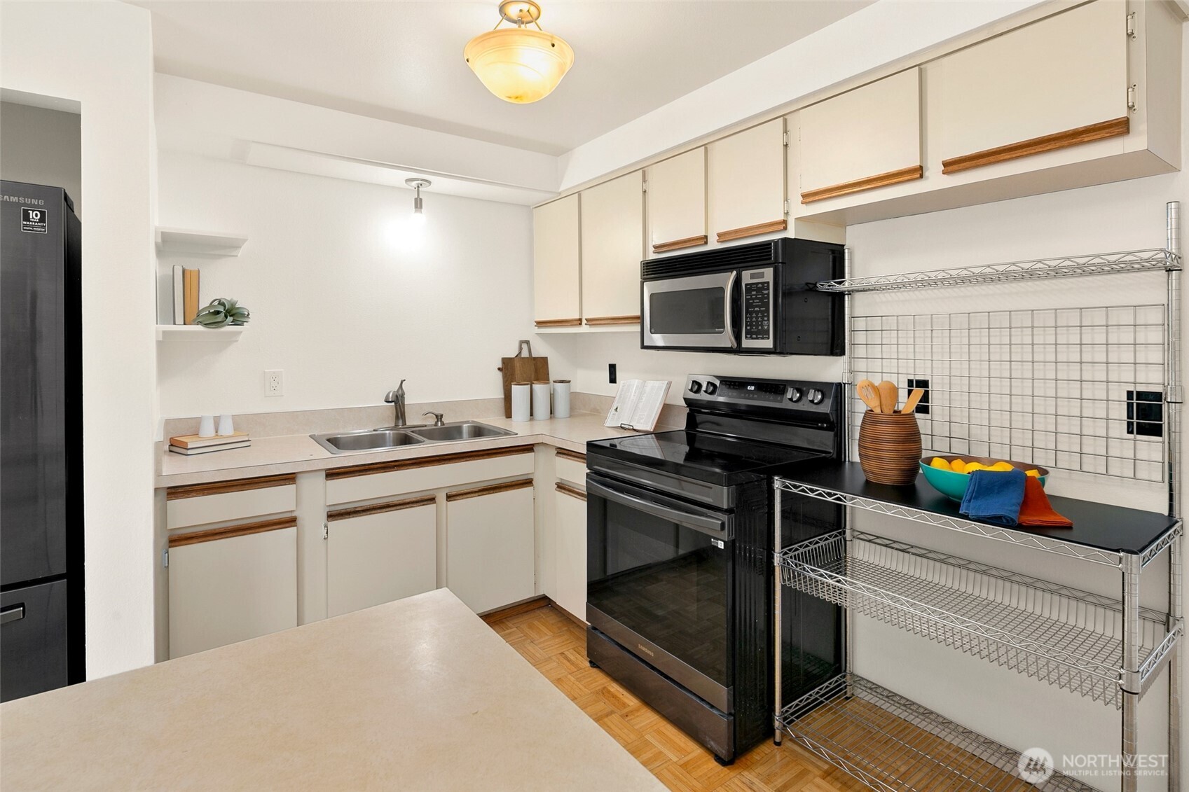 2418 74th Street Property Photo 5