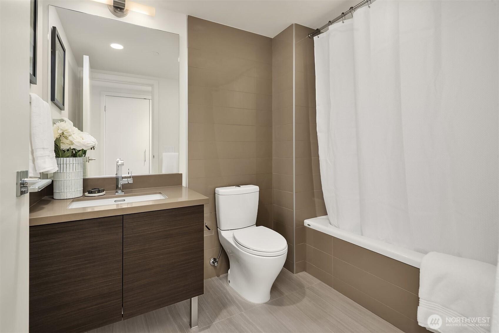 588 Bell Street 2606s Property Photo 18