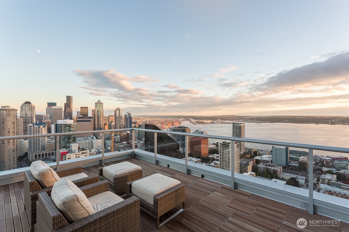 588 Bell Street 2606s Property Photo 37