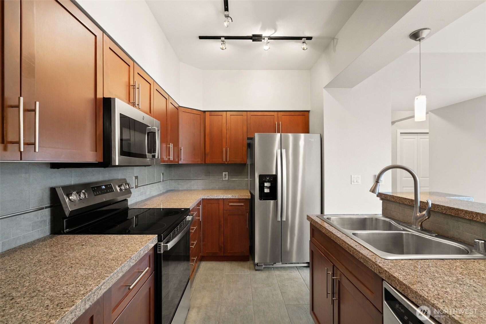 211 Kirkland Avenue 515 Property Photo 6