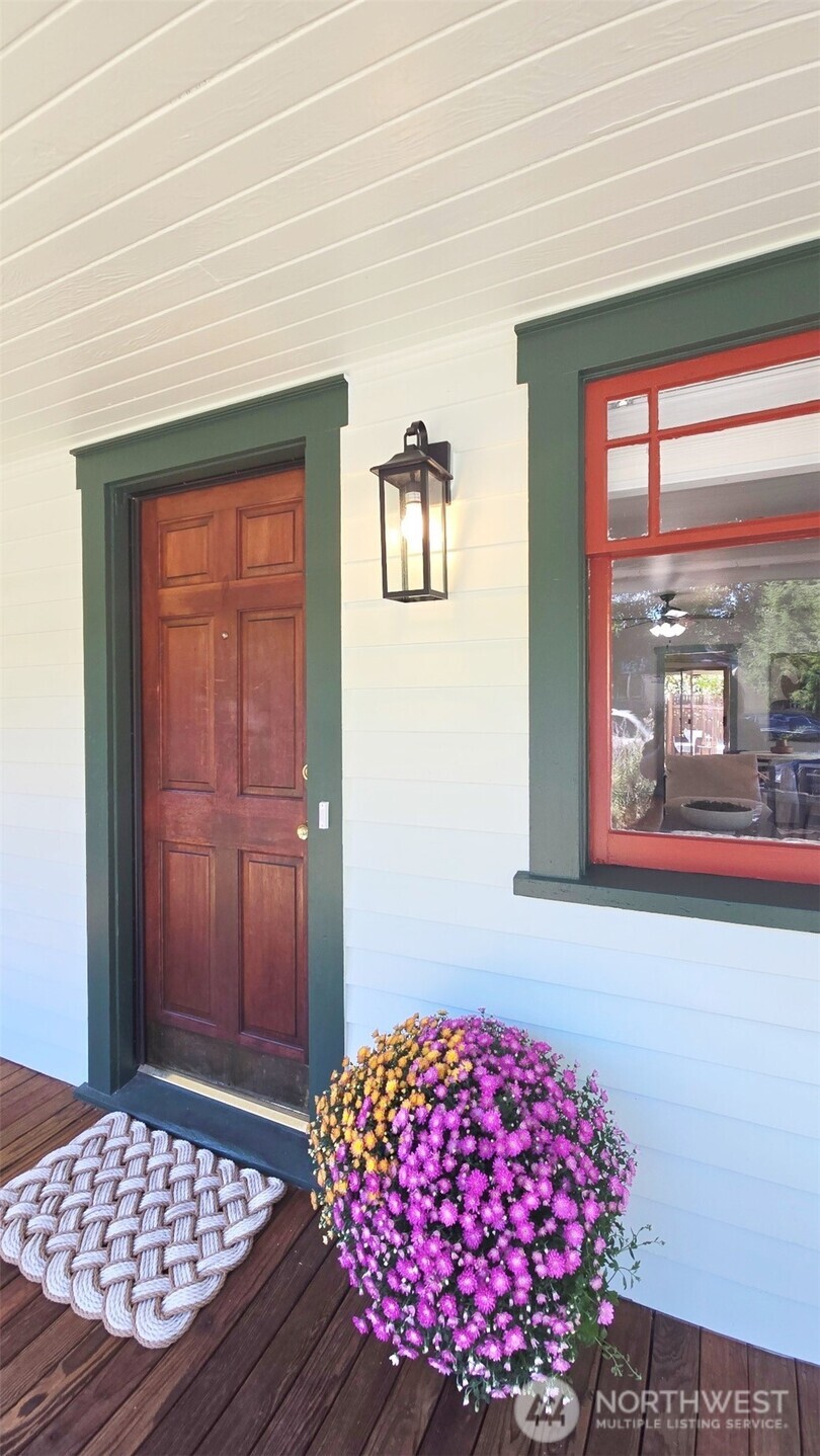 917 Garrison Street Property Photo 4