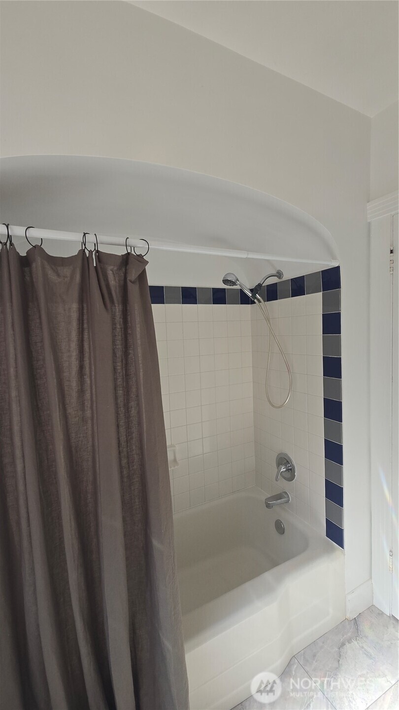917 Garrison Street Property Photo 22