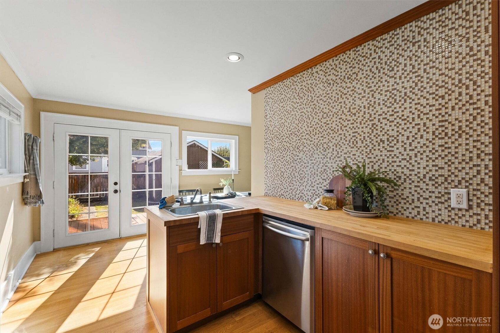 521 W Illinois Street Property Photo 10