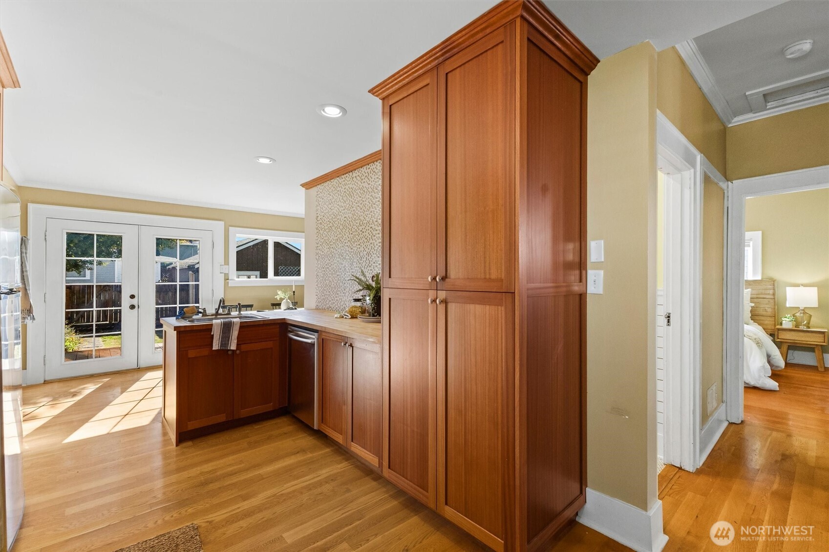 521 W Illinois Street Property Photo 15