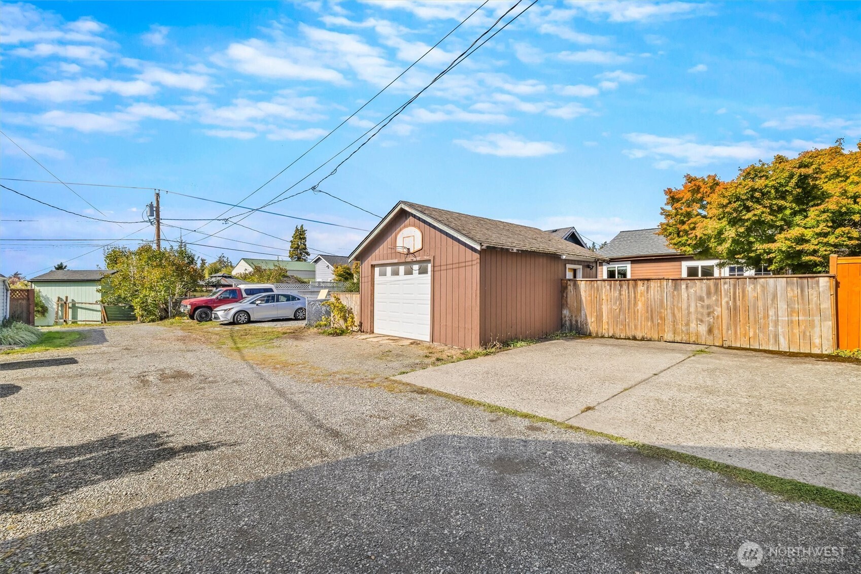 521 W Illinois Street Property Photo 25