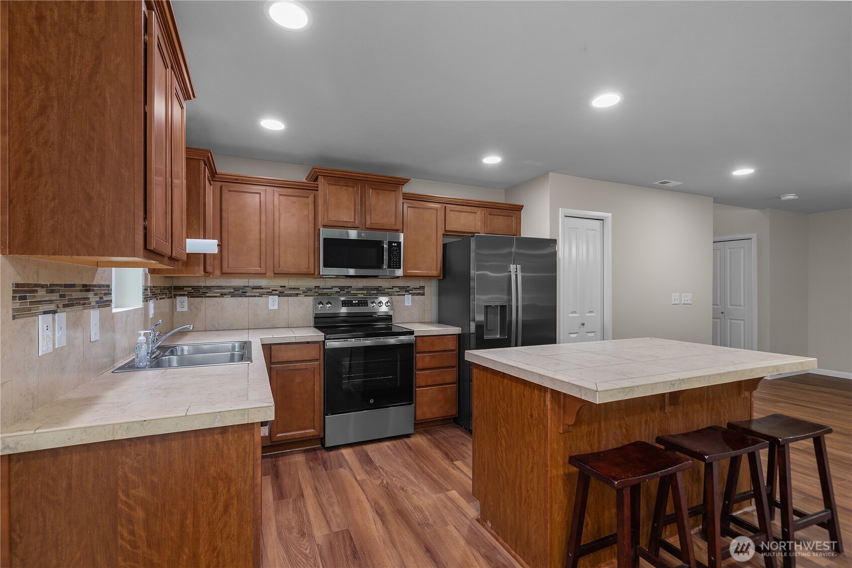 4648 Lambskin Street Property Photo 8