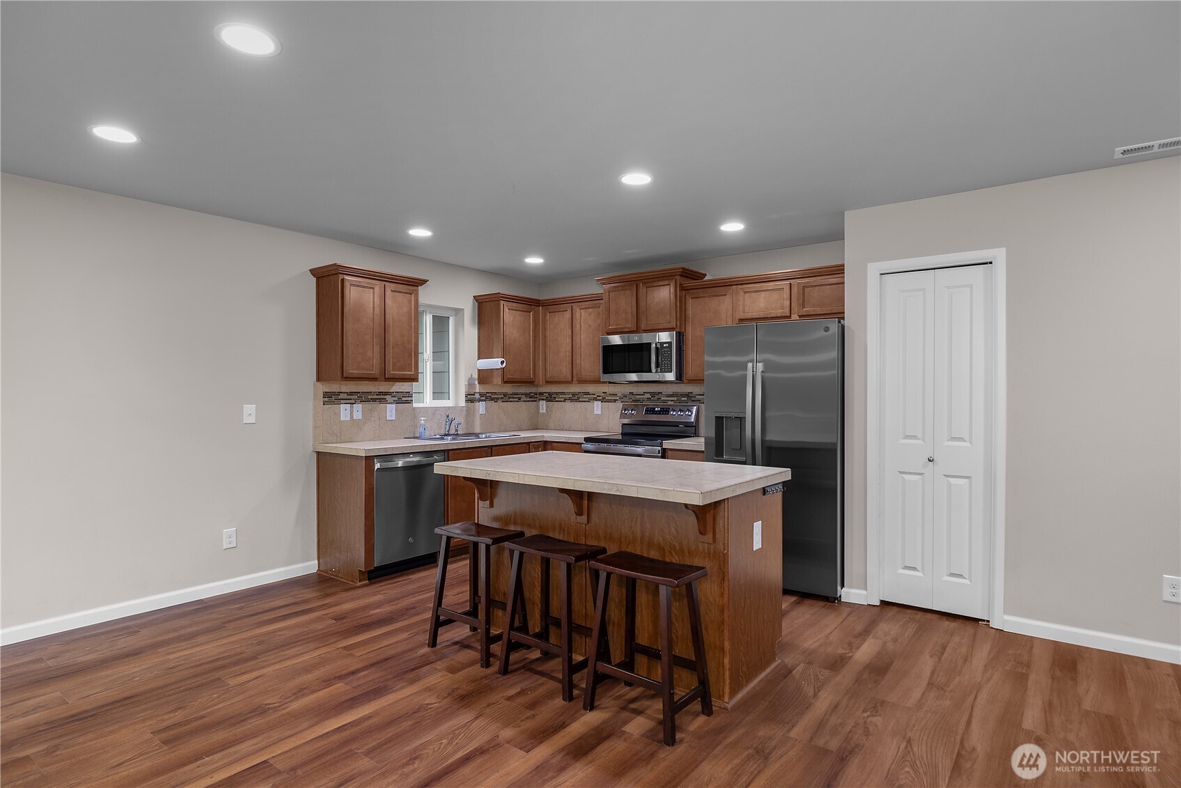 4648 Lambskin Street Property Photo 10