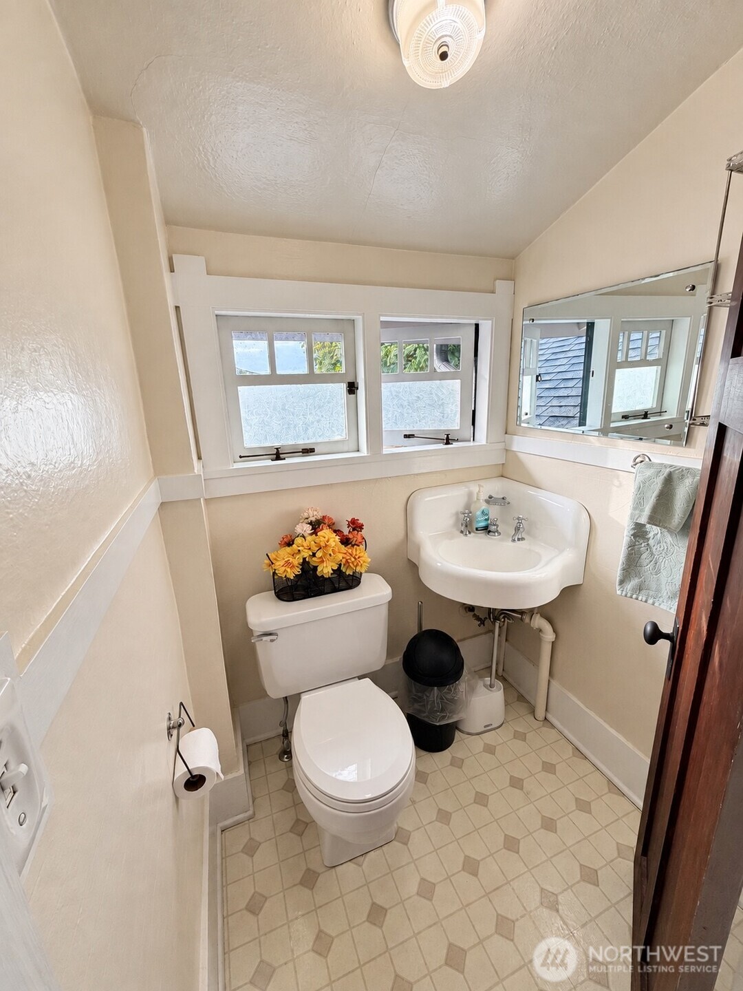 525 N Iron Street Property Photo 18