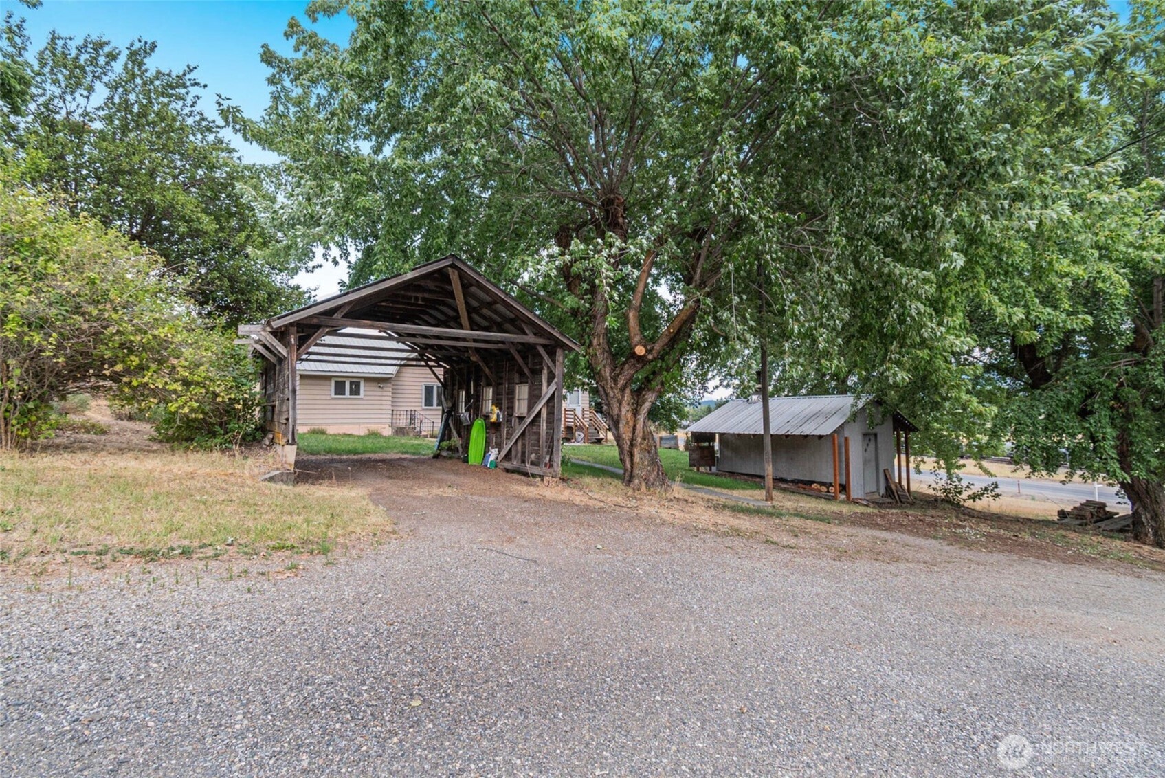 792 Hwy 395 A Property Photo 27