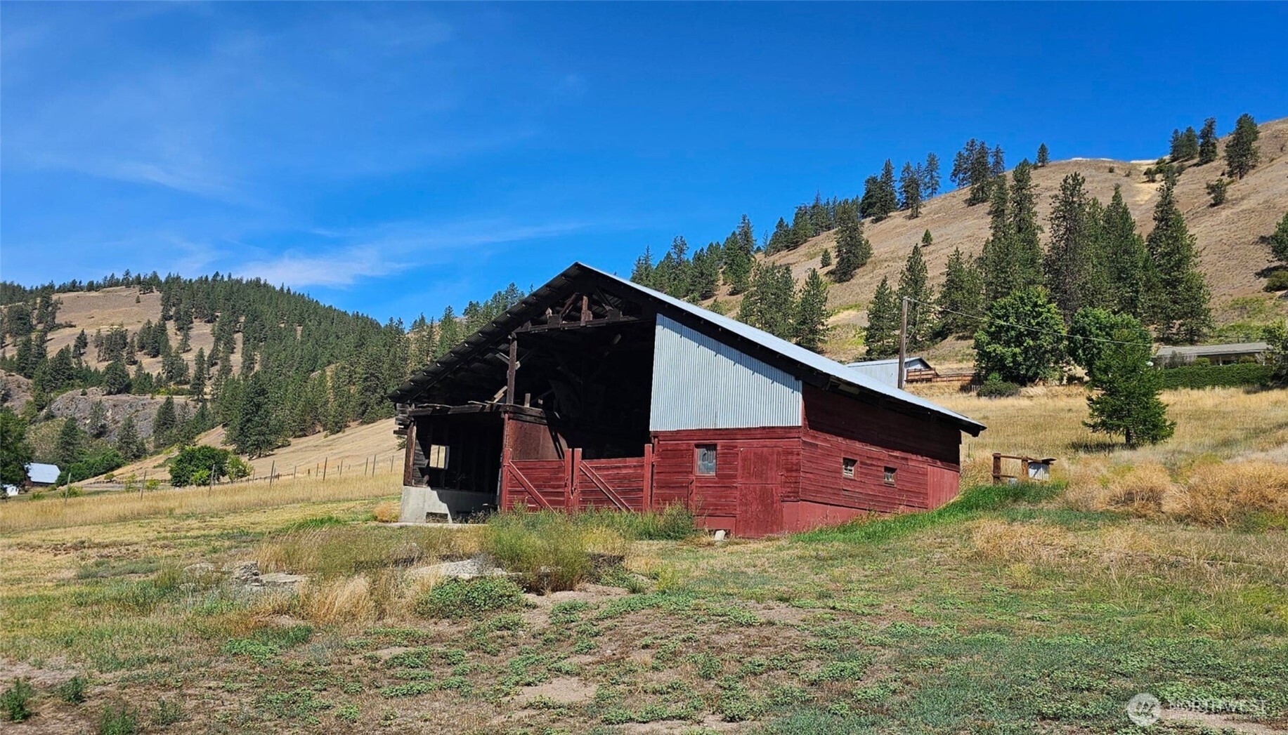 792 Hwy 395 A Property Photo 32