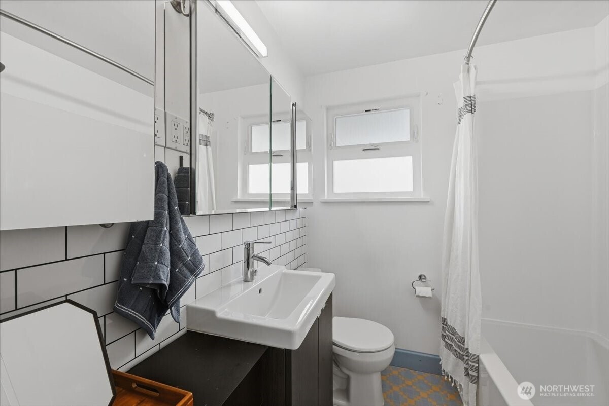 7548 28th Avenue Property Photo 9