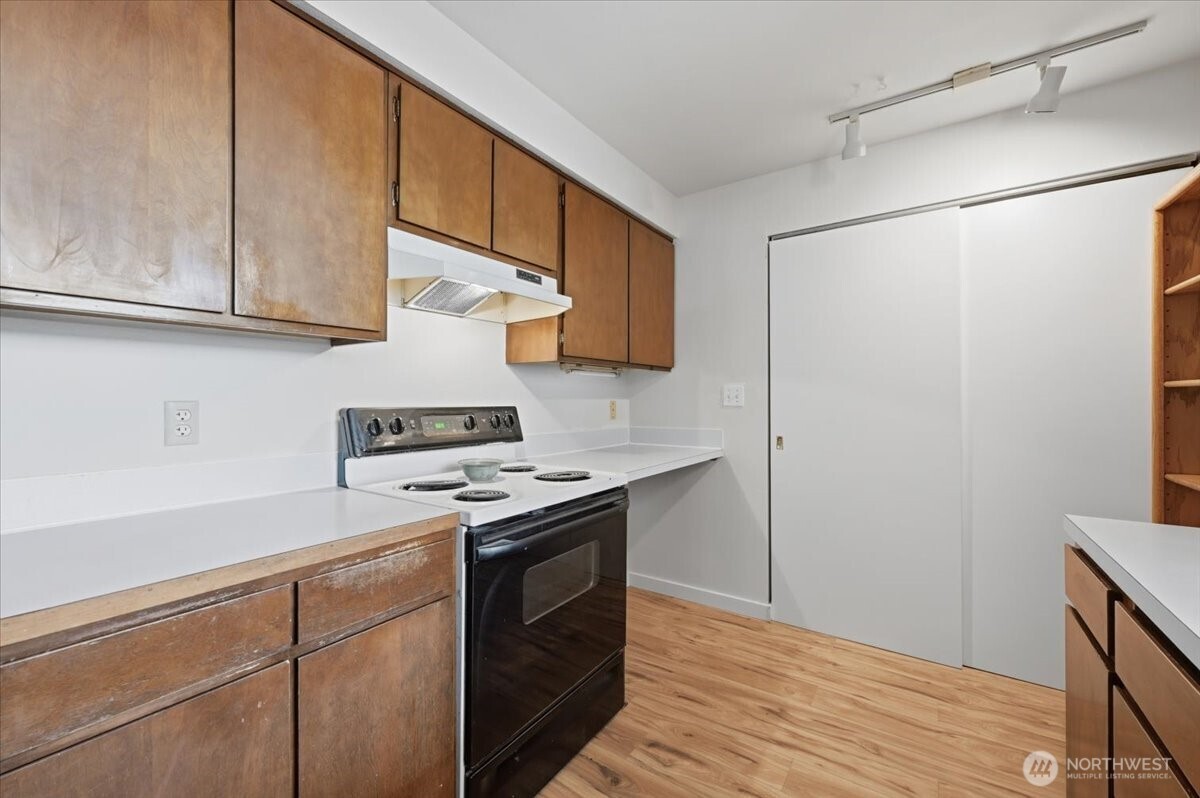8516 196th Street 204 Property Photo 9