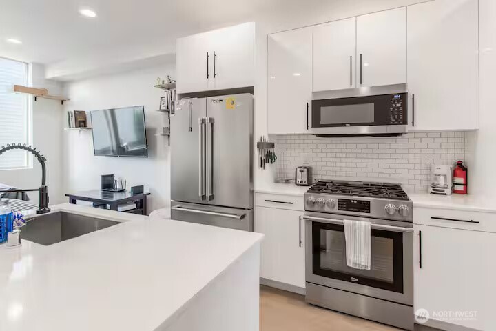 1131 Nw 57th Street B Property Photo 7