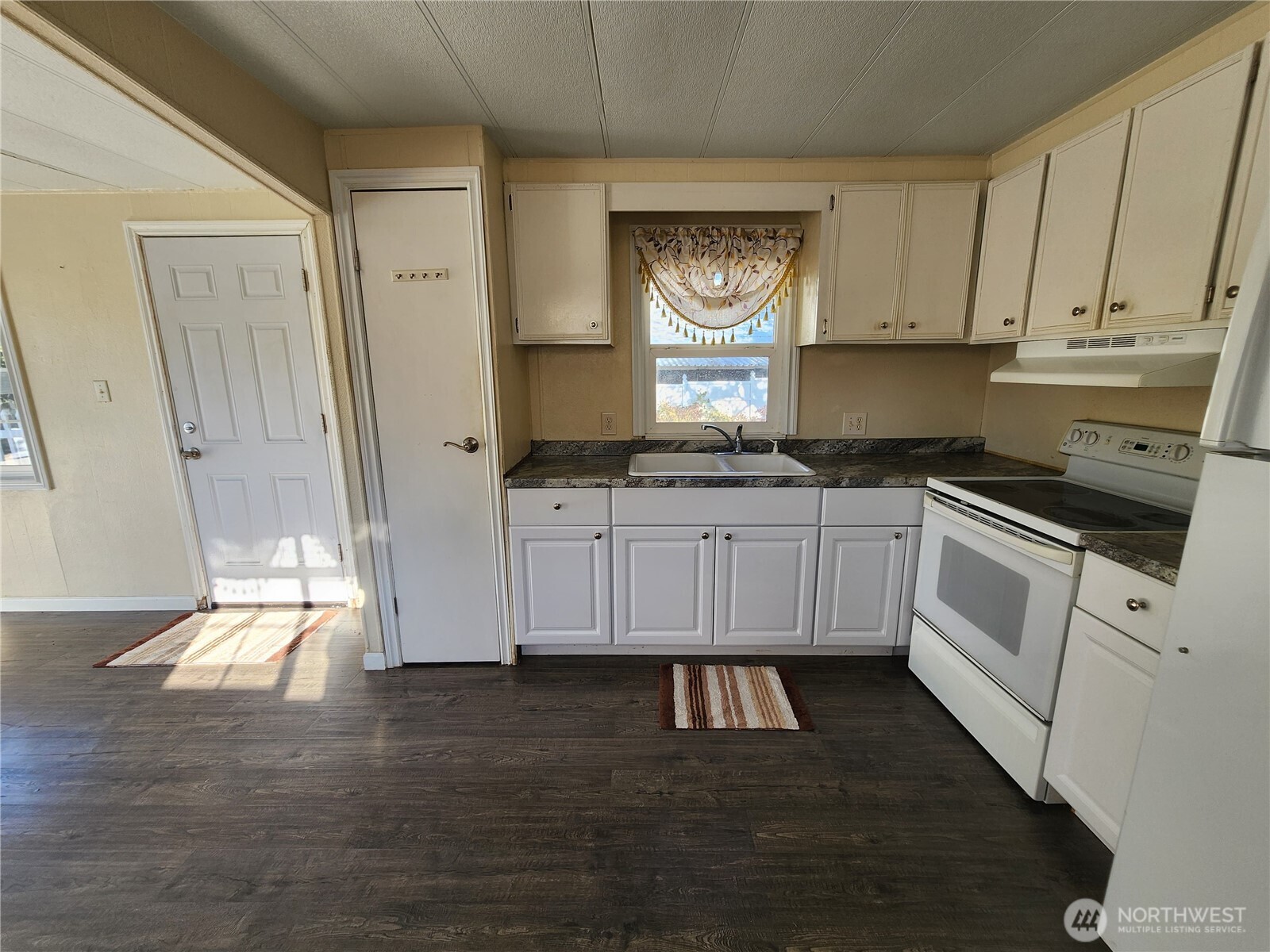 720 E Locust Street Property Photo 16
