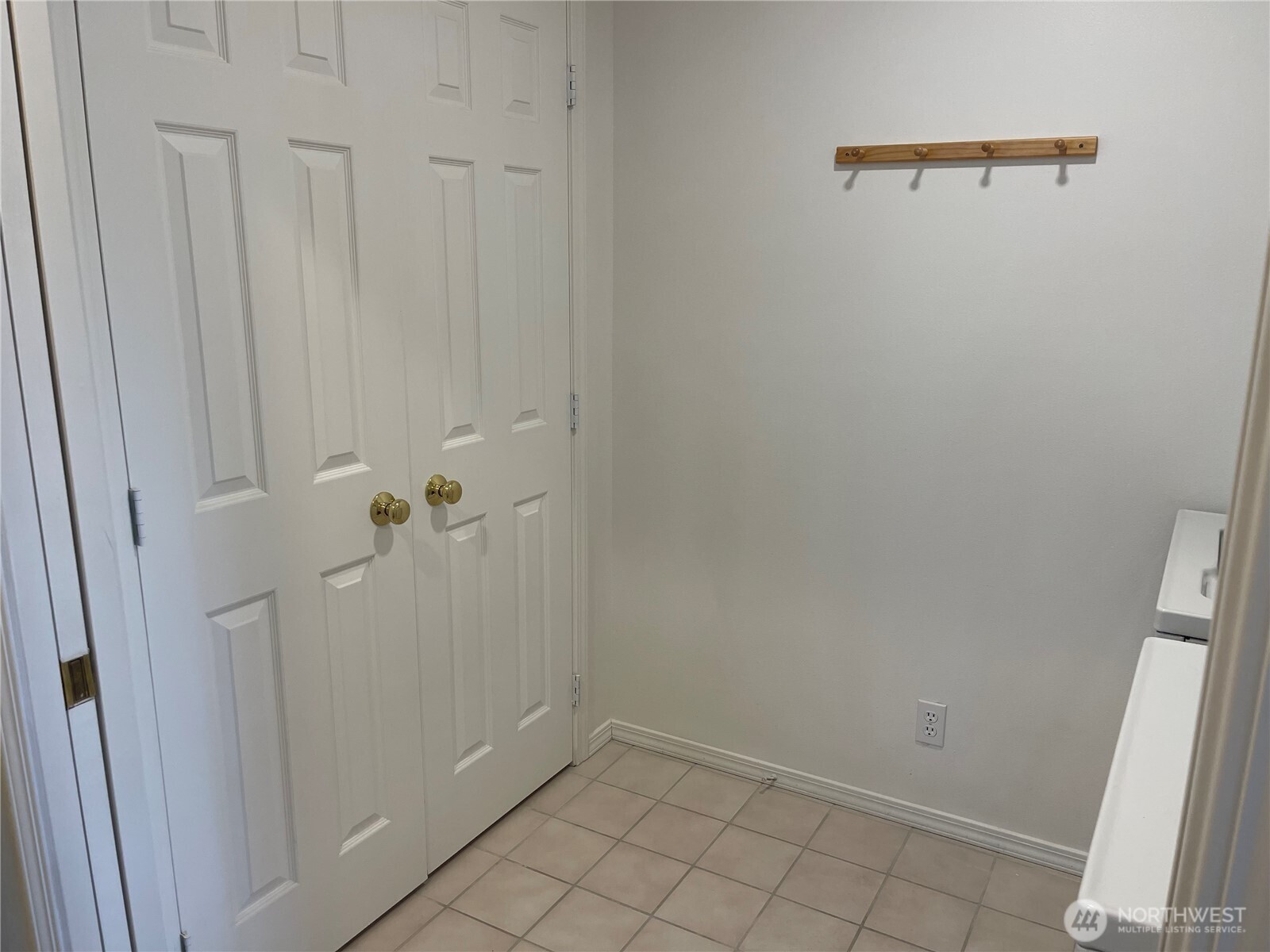 2426 James Place 303 Property Photo 21