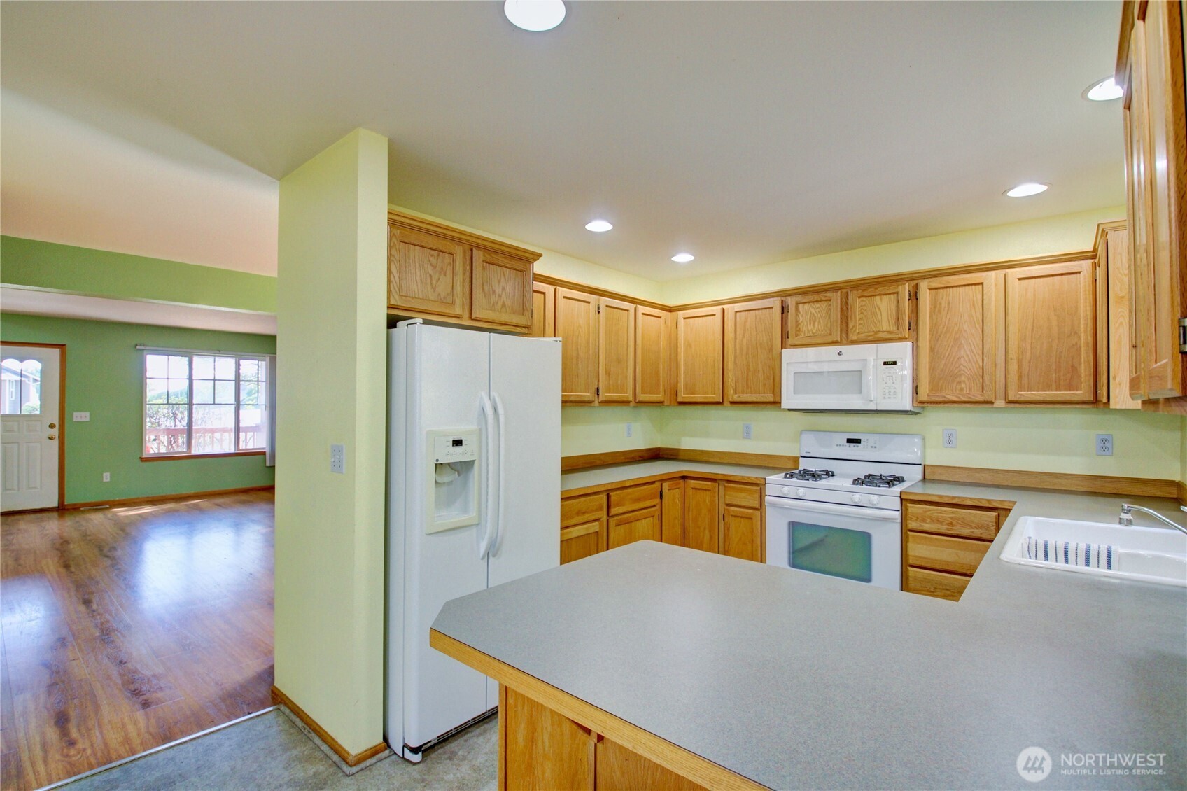 2585690 Property Photo 9