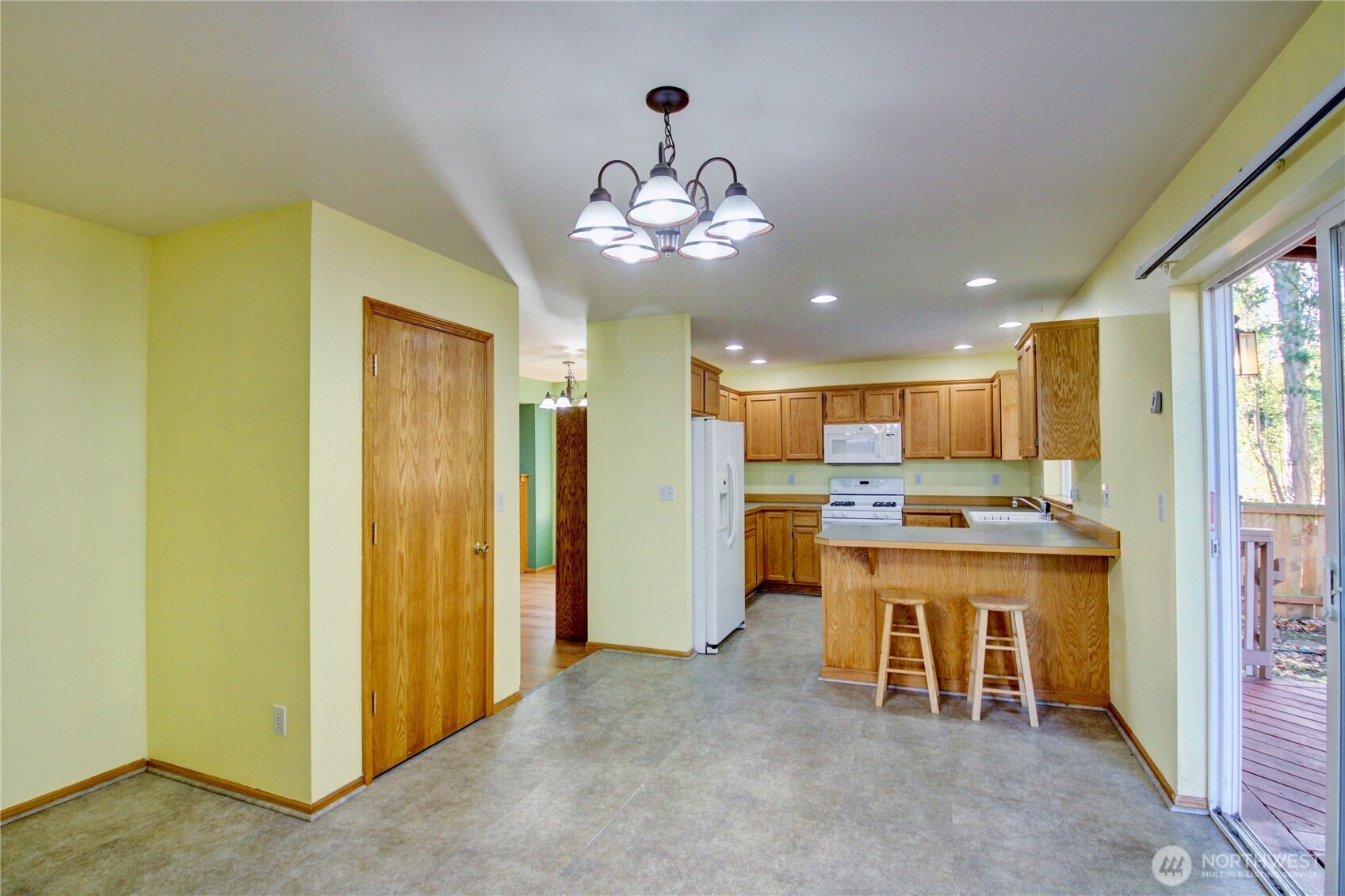 2585690 Property Photo 12