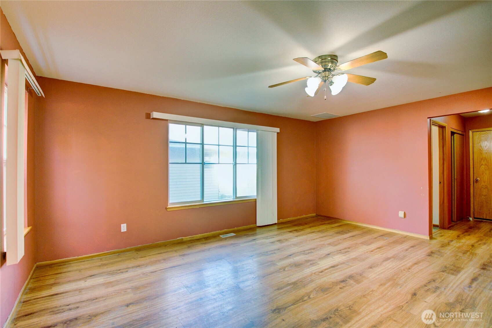 2585690 Property Photo 14