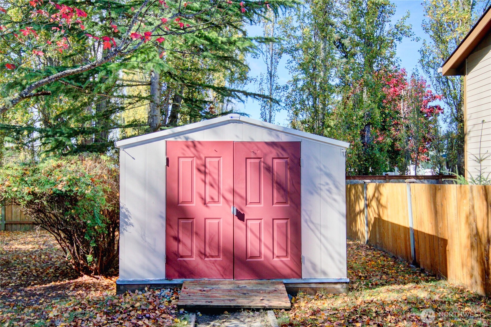 2585690 Property Photo 18