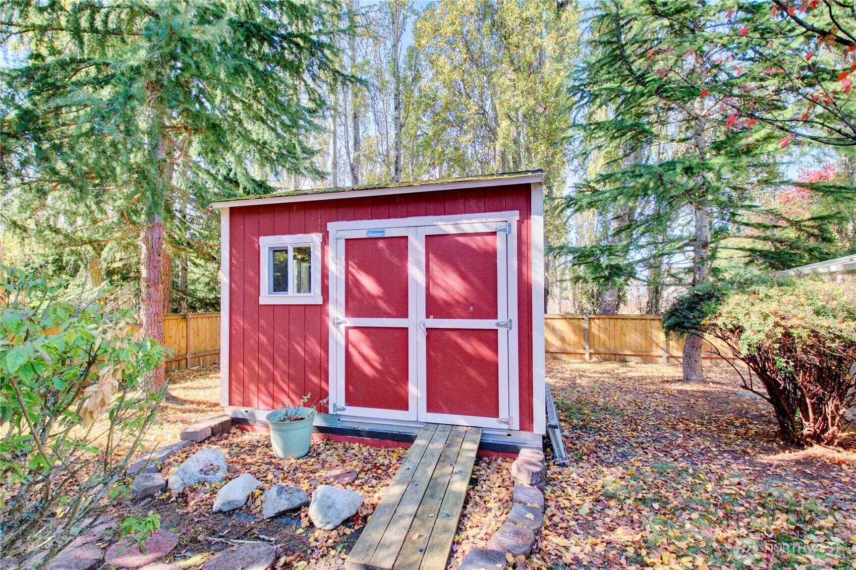 2585690 Property Photo 19