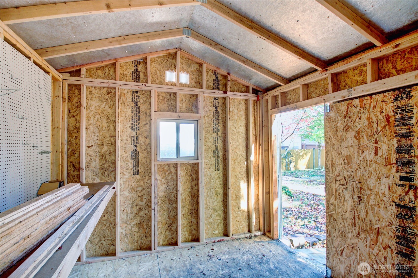 2585690 Property Photo 20