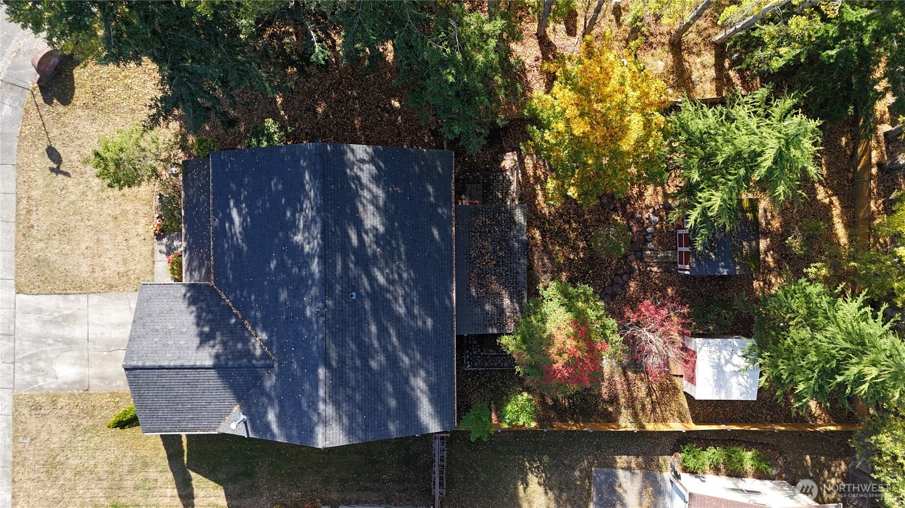 2585690 Property Photo 23