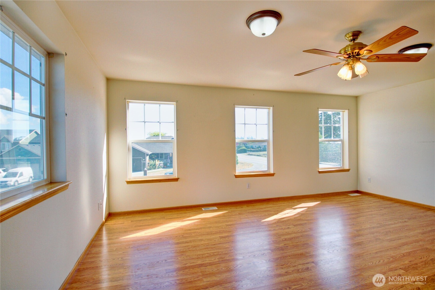 2585690 Property Photo 26