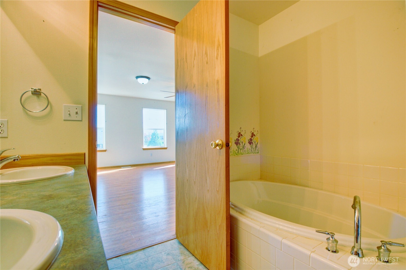 2585690 Property Photo 29