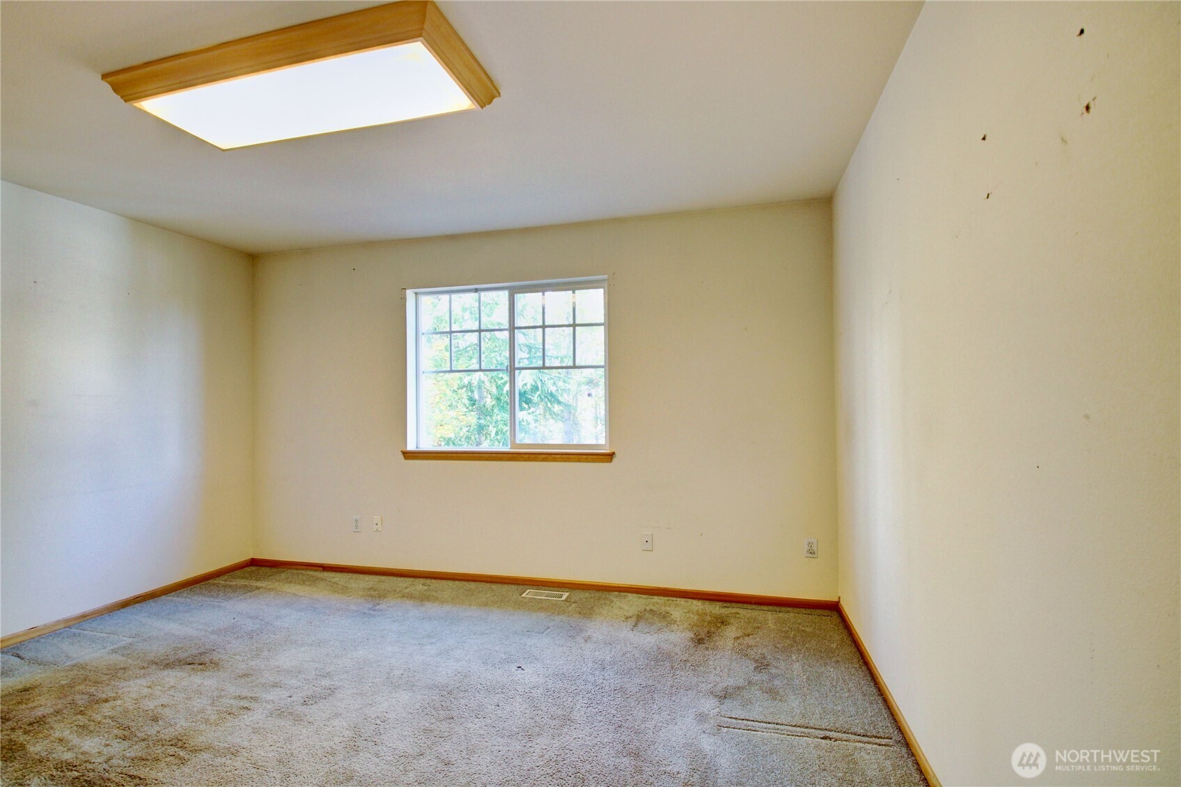 2585690 Property Photo 30