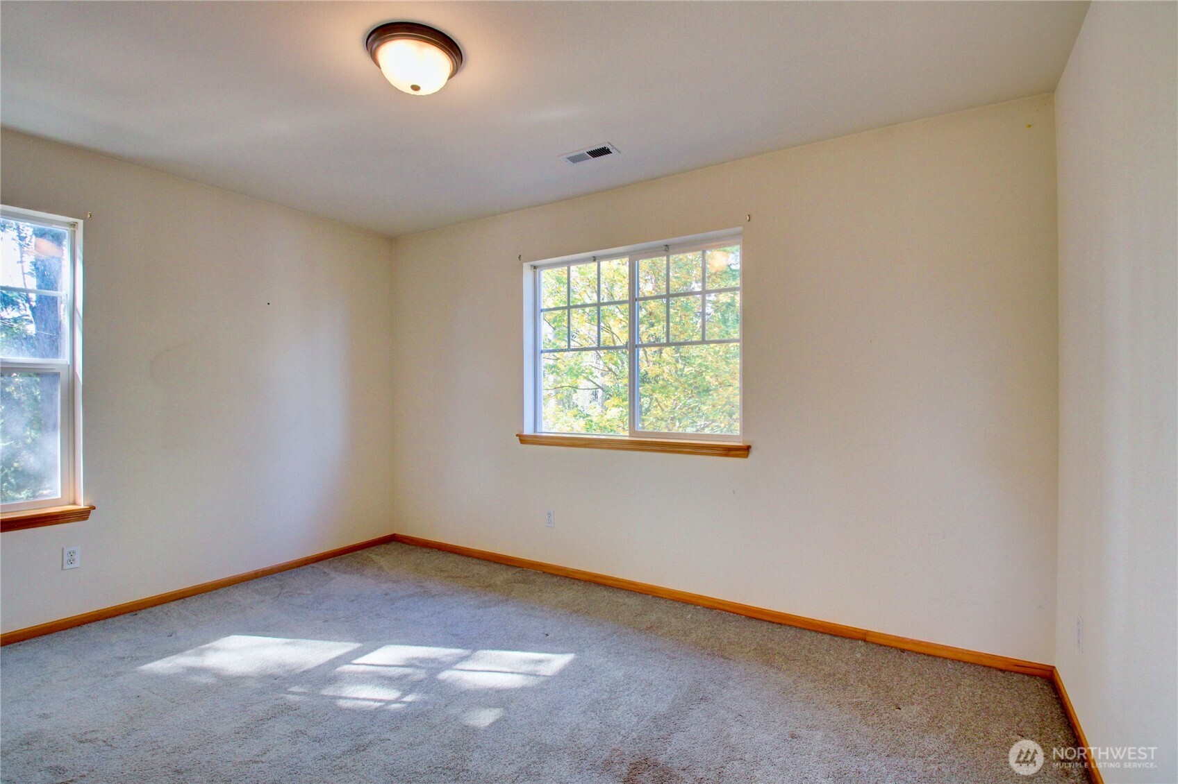 2585690 Property Photo 33