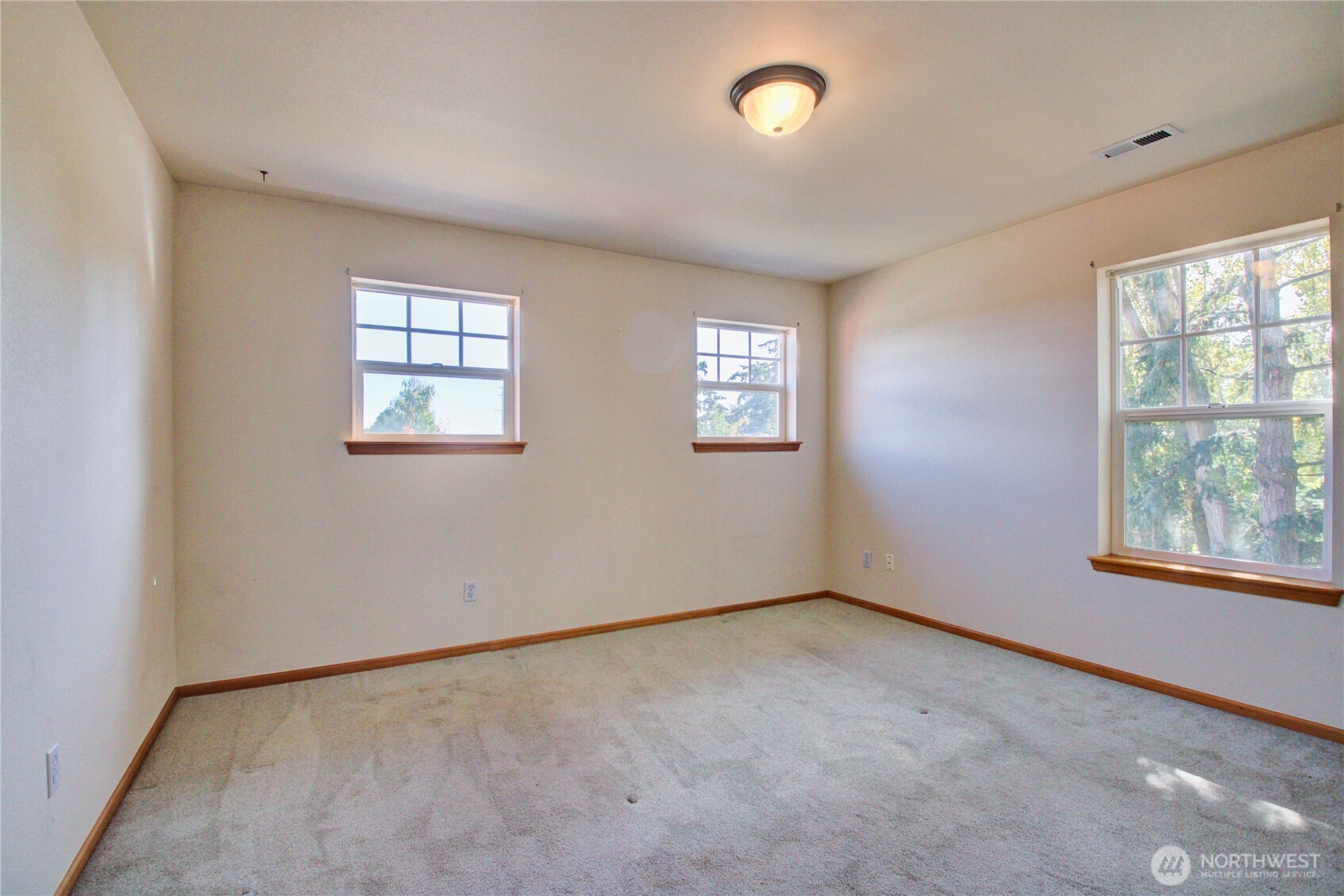 2585690 Property Photo 35