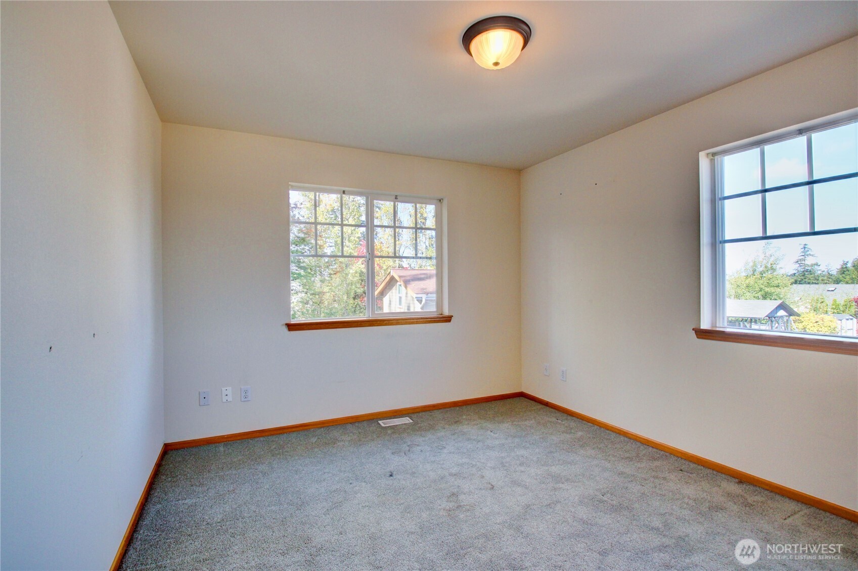 2585690 Property Photo 37