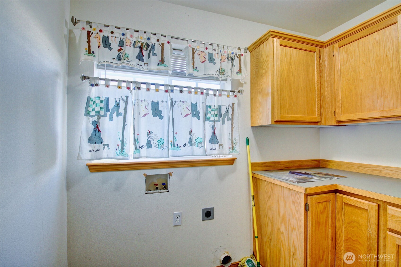 2585690 Property Photo 39