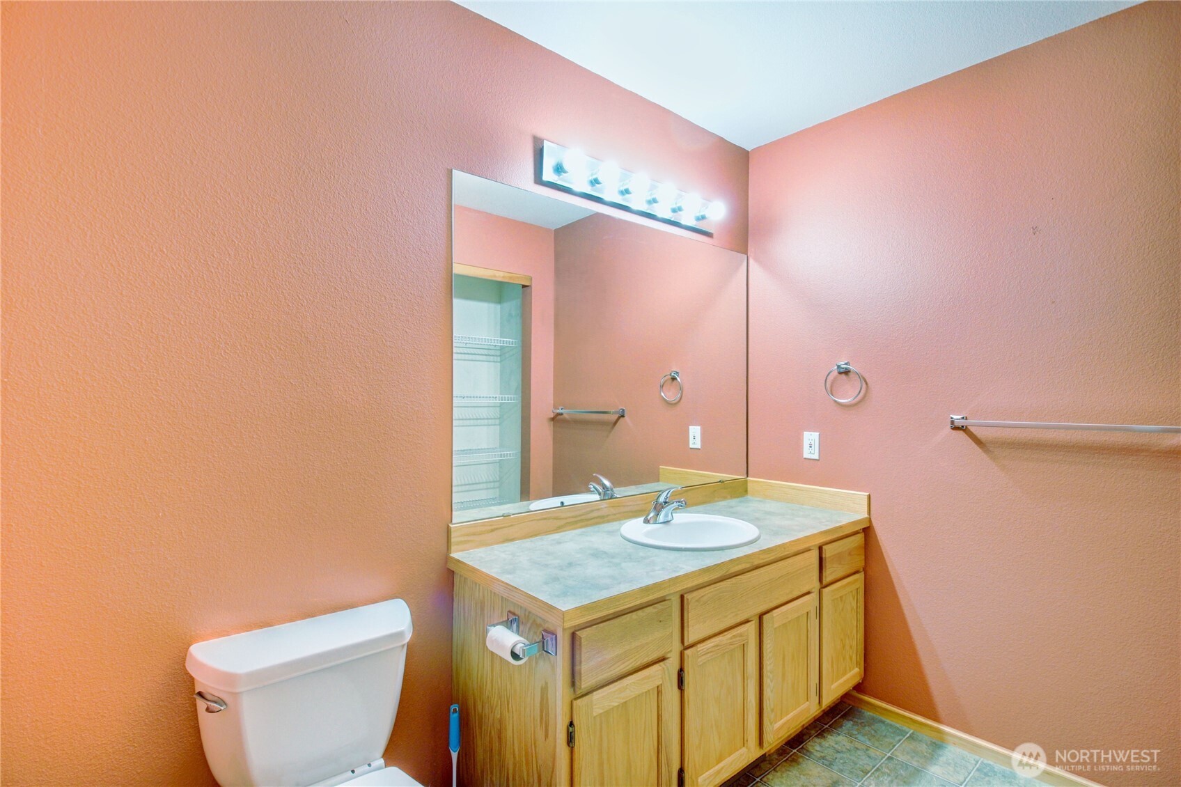 2585690 Property Photo 40