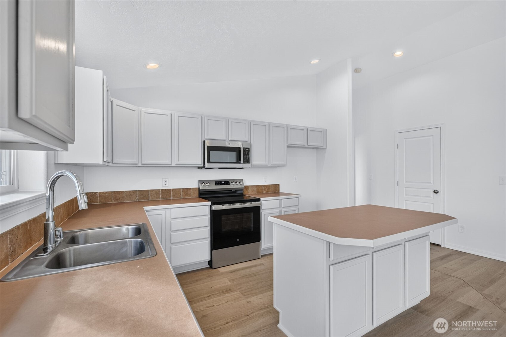 420 T Street Property Photo 13