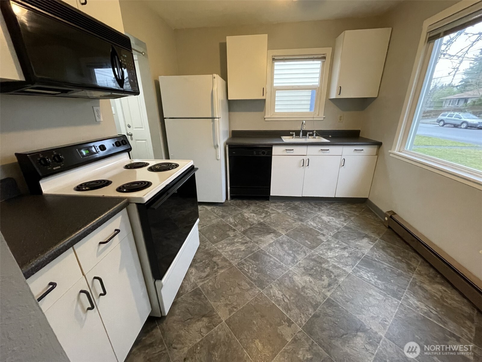 1016 S Rochester Street Property Photo 4