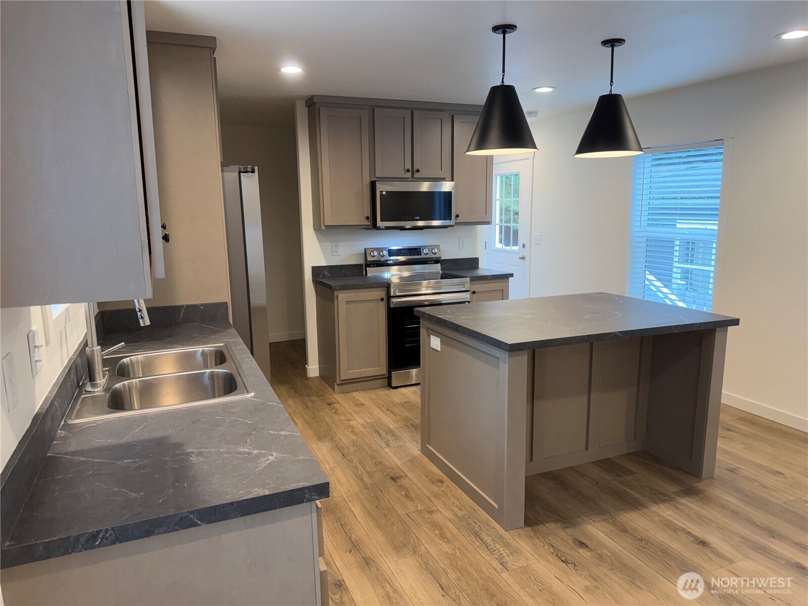 375 Union Avenue 8 Property Photo 2